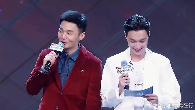 张艺兴李荣浩同台主持，上来就笑场，根本就收不住