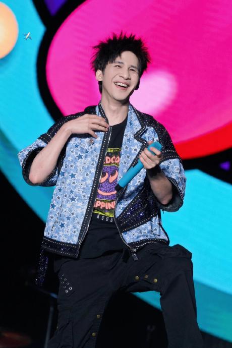 大张伟的“爆梗能力”有什么具体例子让其他喜剧人印象深刻？