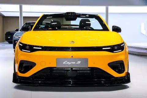 零跑 Lafa5 深度解析：9-12 万级纯电轿跑的配置与用户真相