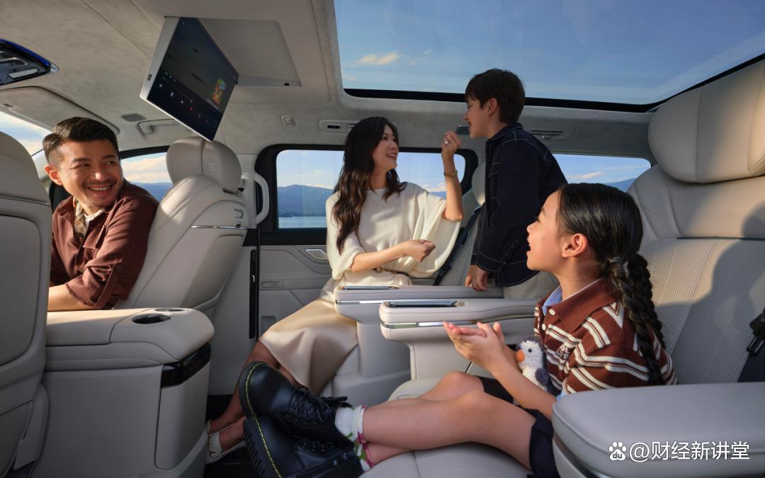 路特斯调校 + 全系四驱,吉利银河 V900 26.98 万起让 MPV 也有操控感