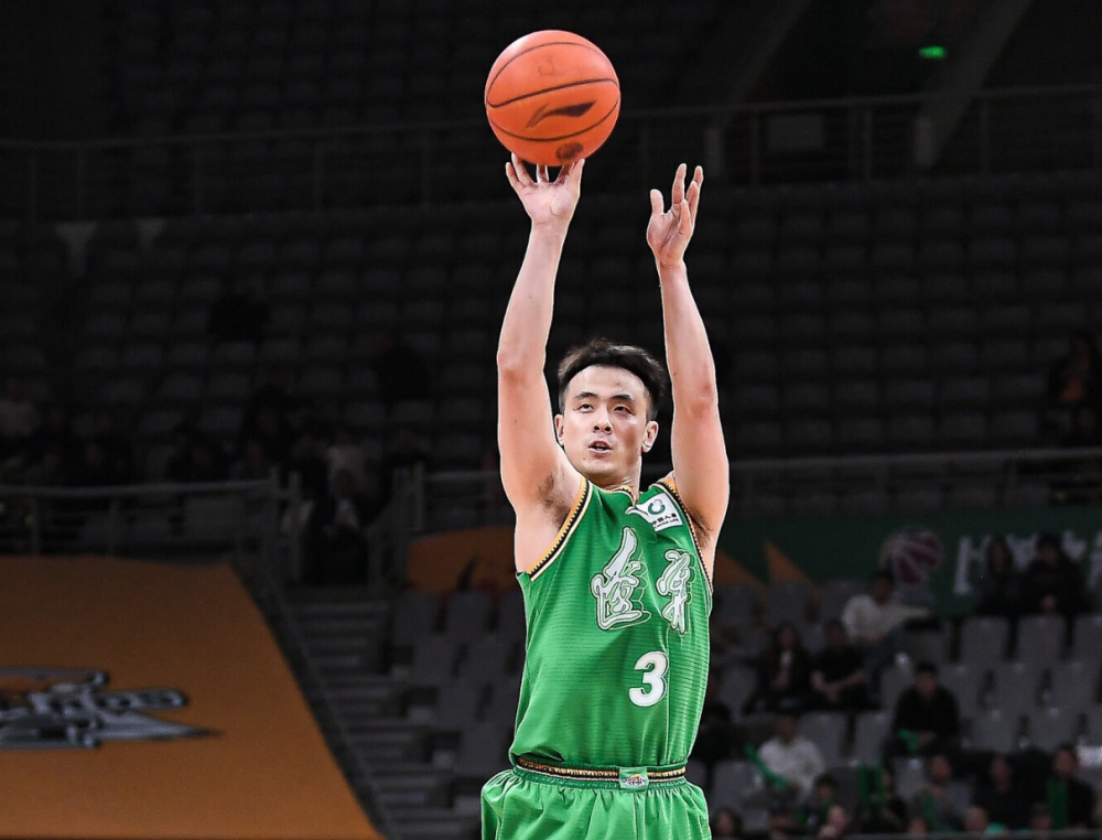 山东16分大胜辽宁总分1-1！高诗岩复出15+5+10赵继伟空砍10+11