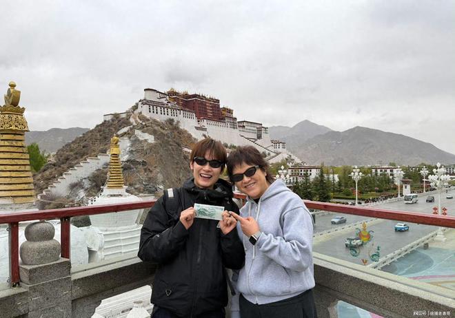 杨力维为了完成爸爸的心愿，带着妈妈去离爸爸最近的地方！