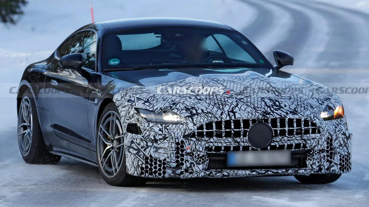 梅赛德斯-AMG 改款 GT 双门轿跑路测图曝光:2.0T 爆 416 匹马力