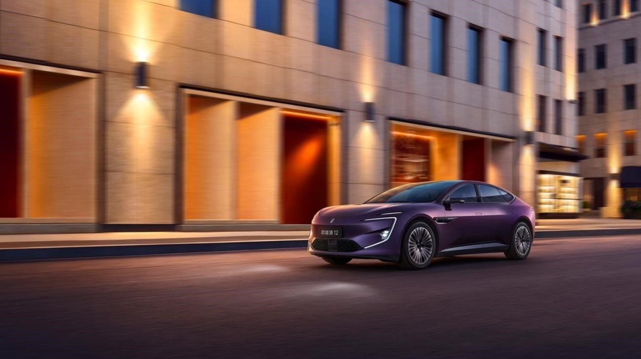 阿维塔12 2025款上市 起售价26.99万元 | BitAuto