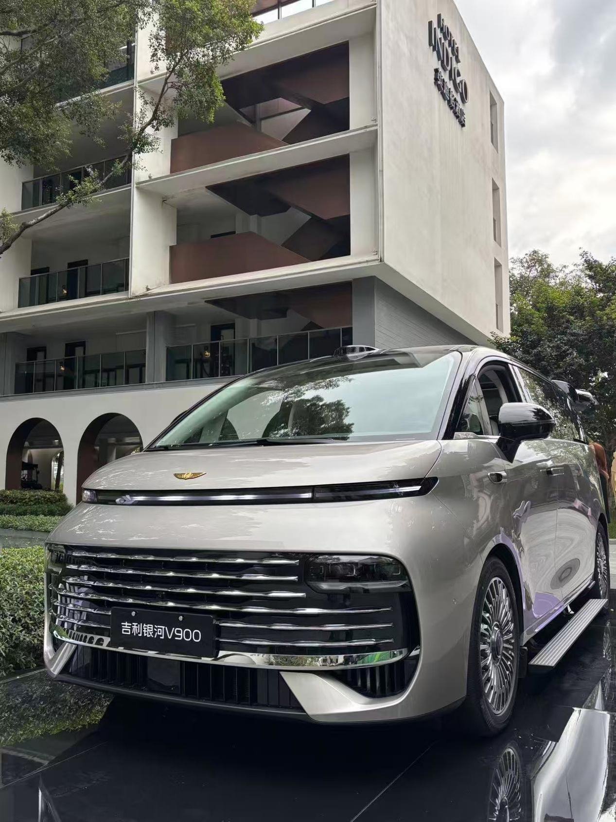 吉利银河V900，重构家庭出行体验！ | BitAuto