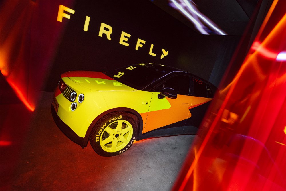 firefly萤火虫沉浸式装置亮相米兰设计周_新闻