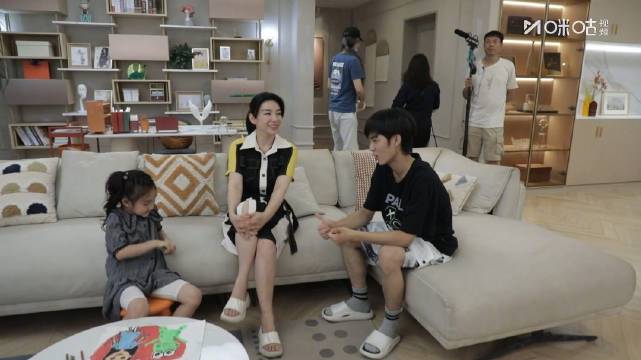 黄奕黄毅加盟咪咕视频《夏末初见》，4月19日会员连更