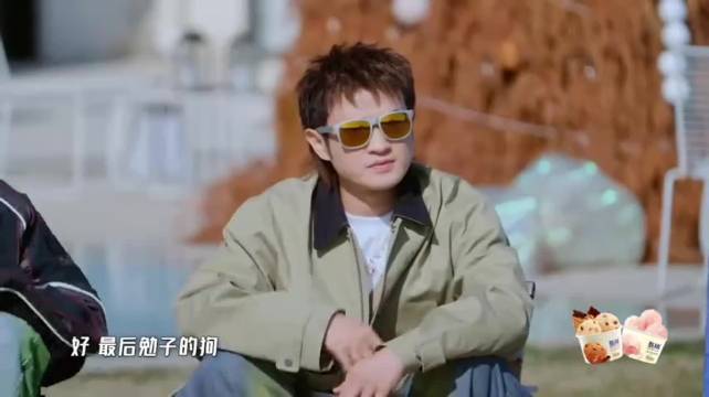 王勉提醒看管小狗戏称要女儿远离黄毛