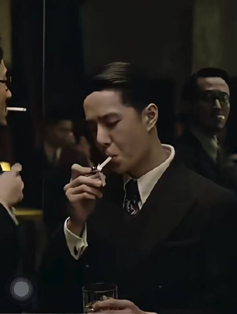 5月2日，大雨，原定和朋友们一起的画廊游取消，那就看电影吧～@王一博·YIBO