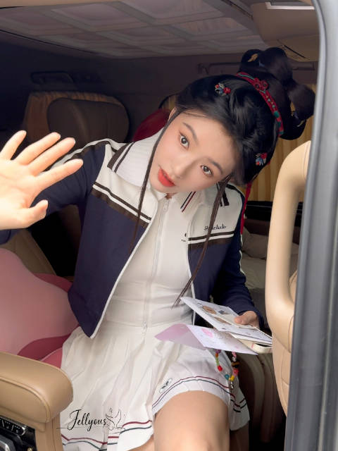 林允化身校园甜妹温瑜亮相归鸾