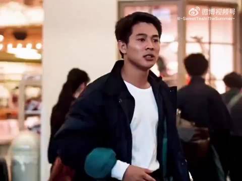 李连杰在这部剧中真爱上了利智，那时李连杰好帅！