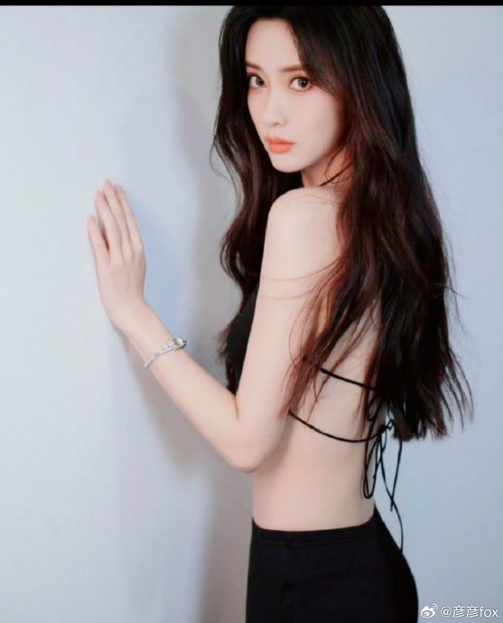 对于戚薇也爱嗑CP这件事，网友们都给出了哪些有趣的评论？
