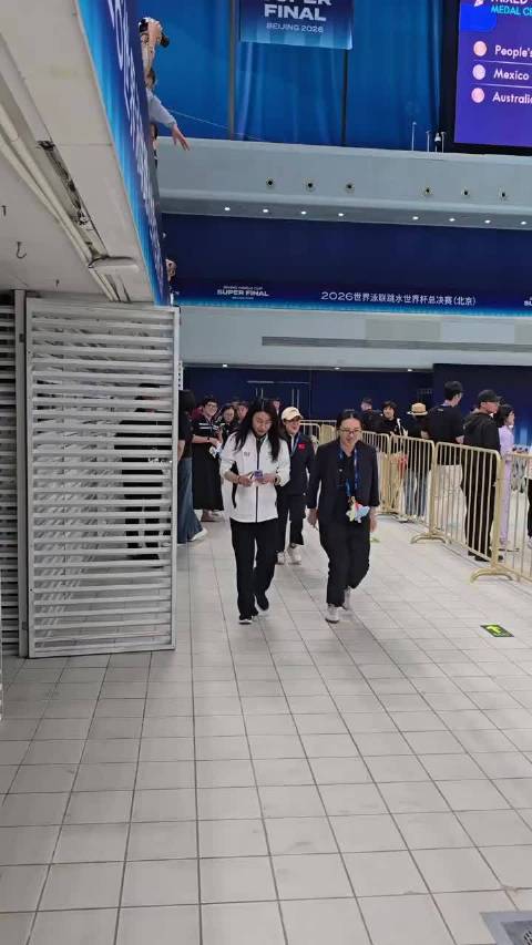 水立方偶遇浑身散发着魅力的跳水女皇郭晶晶，为中国体育事业的全方位贡献！