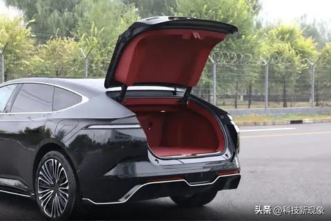 智驾炸裂升级!2026款阿维塔12四激光雷达全系标配，豪华轿跑归来