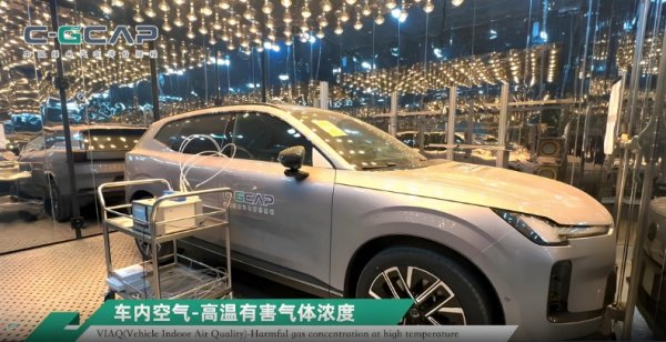 沃尔沃XC70插电混动车型相比纯电动车型
