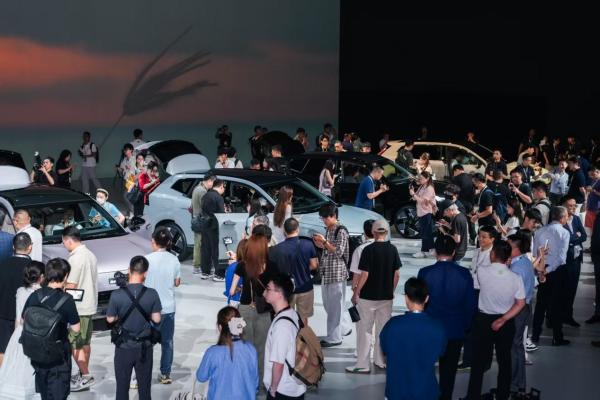 沃尔沃XC70智能驾驶辅助方面