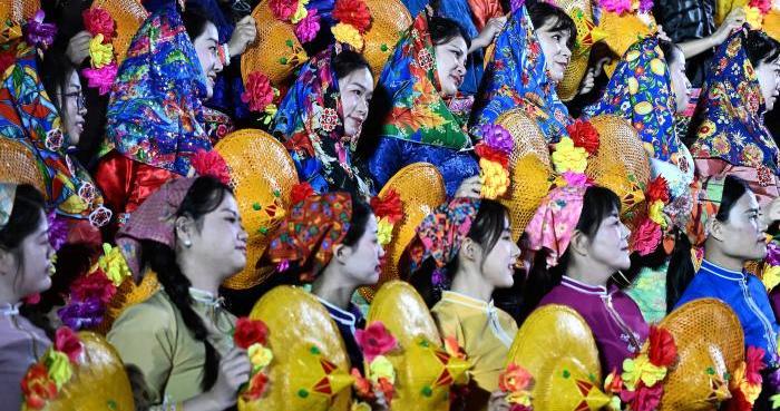 福建惠安：“世界看见惠安——惠女繁花嘉年华”主题晚会举行
