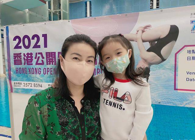 原创郭晶晶带女儿观看比赛,仿佛看见了曾经的自己