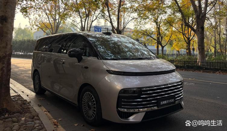 吉利银河V900实测:28万级MPV性价比黑马,凭啥碾压腾势D9、叫板埃尔法?