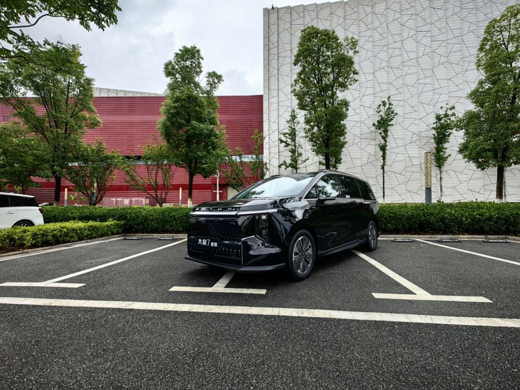 试驾上汽大通大家7超混:家用MPV,竟然也有高性能!