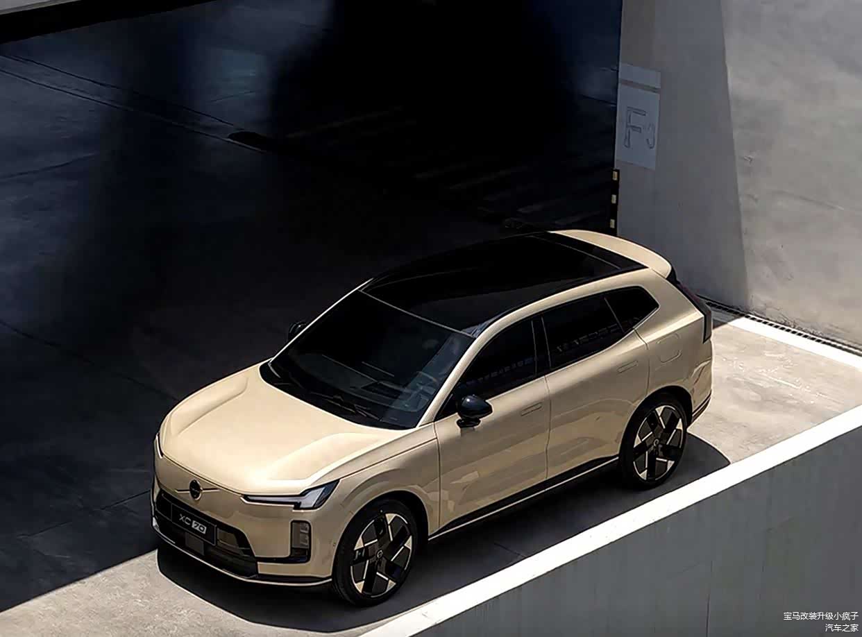 2026款沃尔沃XC70预售,92英寸AR-HUD,续航超200公里