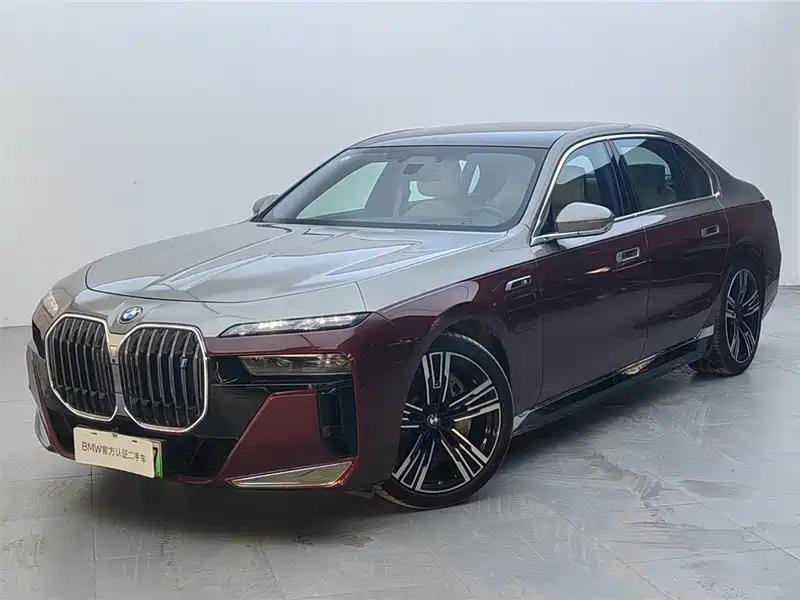 2023款宝马i7二手车,经典豪华力量澎湃,底价76.99万