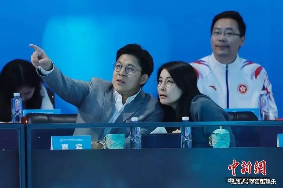 郭晶晶霍启刚全运会甜蜜观赛,体育世家上演“追星式”互动