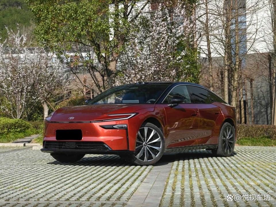 2026款丰田铂智7正式上市,配置更丰富,搭载华为DriveONE电驱