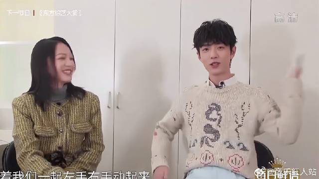 肖战张韶涵后台准备，各种疯玩，看着真是和谐！