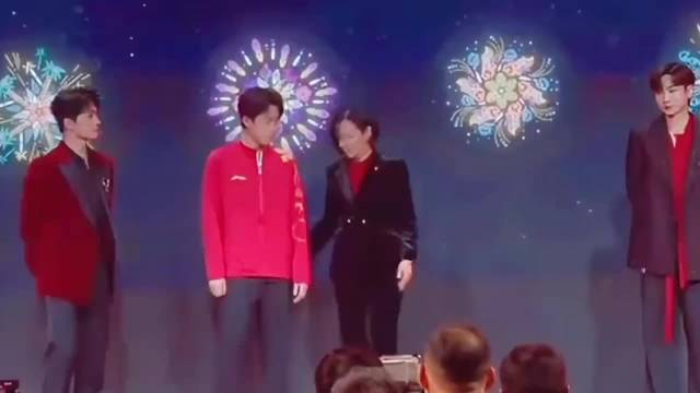 王楚钦商业活动让C位显奥运冠军谦卑