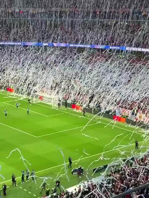 全场纸巾雨封神！马竞主场氛围感直接炸裂，西蒙尼太霸气
