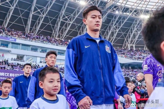 为什么网上会流传关于蒋圣龙退役的谣言，官方是如何回应的？