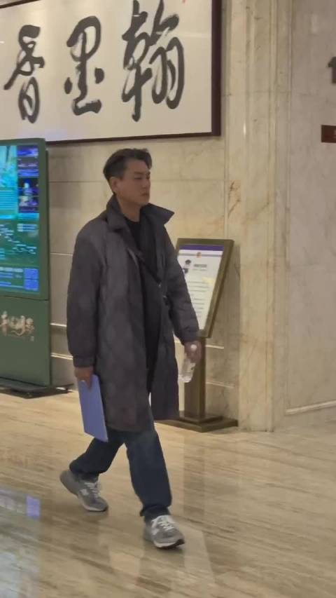 朱孝天妻子手术独自进行，丈夫录制节目未陪伴