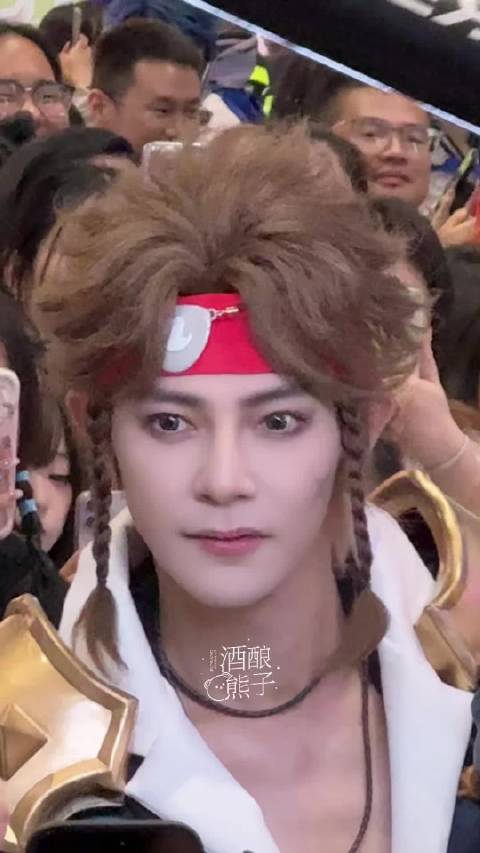 额滴神呀，谁敢信这张脸是44岁的人，z汪东城真的很帅