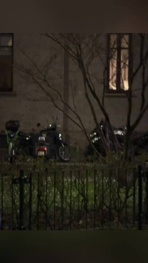 愿我深爱着的那个少年永远站在云端之上，而我们，会永远挡在乌云前抱住你