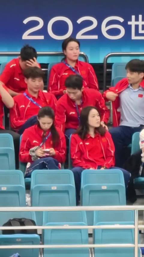 白钰鸣10米台3分险胜俄选手晋级半决赛