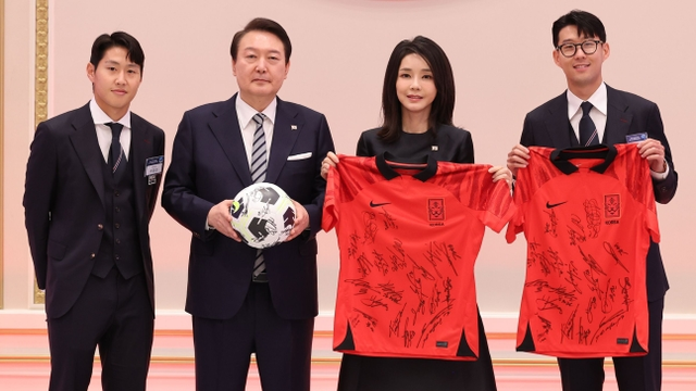 韩国男足与总统尹锡悦和第一夫人金建希共进晚餐