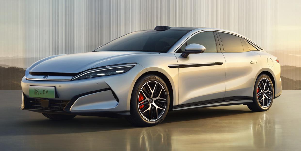 汉L EV 与小米SU7、特斯拉Model 3竞技,能不能“一挑二”?