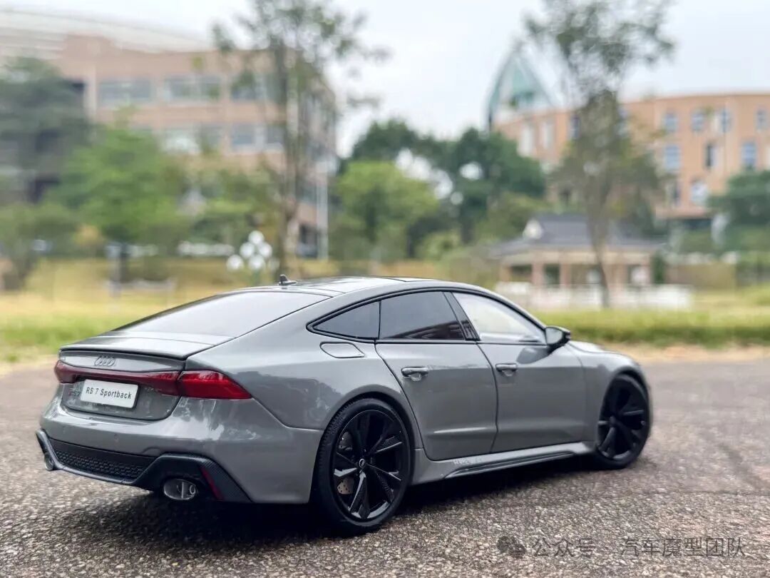 【追忆•车志】No.32  德意志高性能轿跑  其辉奥迪RS7 Sportback (C8)车模1/18