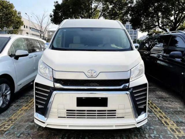 2022款丰田海狮,配3.5L V6,简直是9座埃尔法