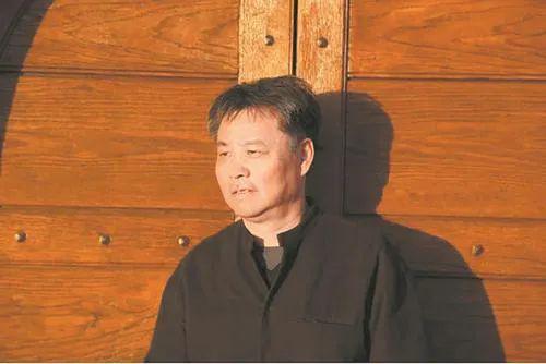 高考失利,他把“躺平”当做目标,却靠《活着》年入版税1550万