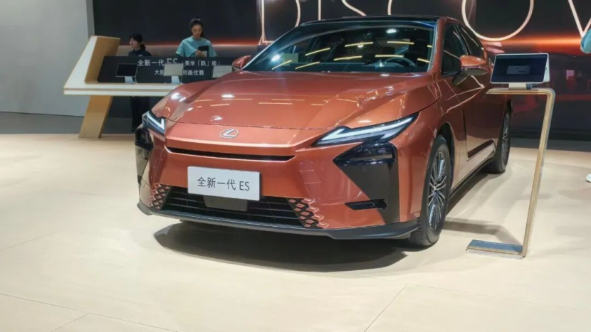 雷克萨斯全新一代ES 300h正式上市29.99万起