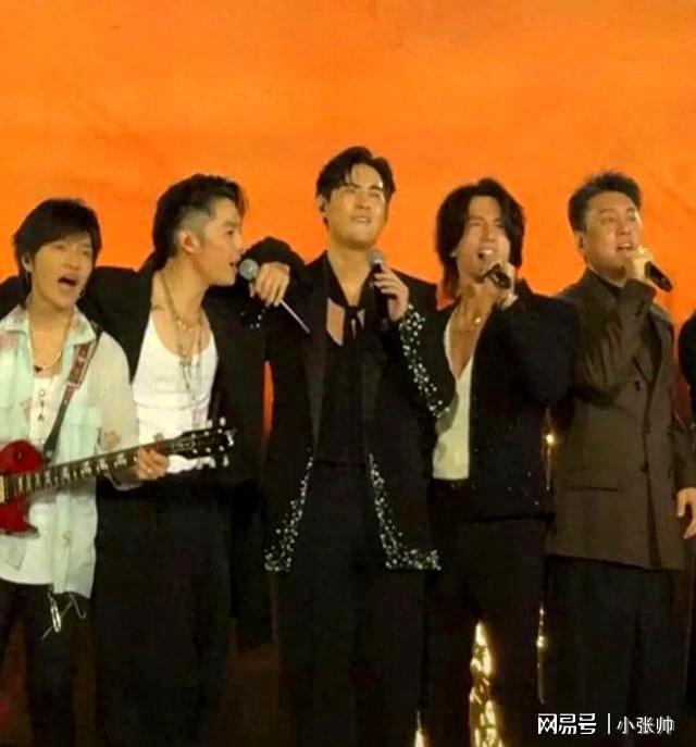 F4再次合体,合唱《笑忘歌》让人感动,3人围绕朱孝天破不合传闻