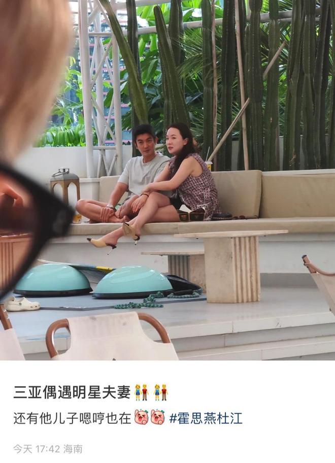 杜江携家人在三亚度假 夫妻俩路边小憩好恩爱