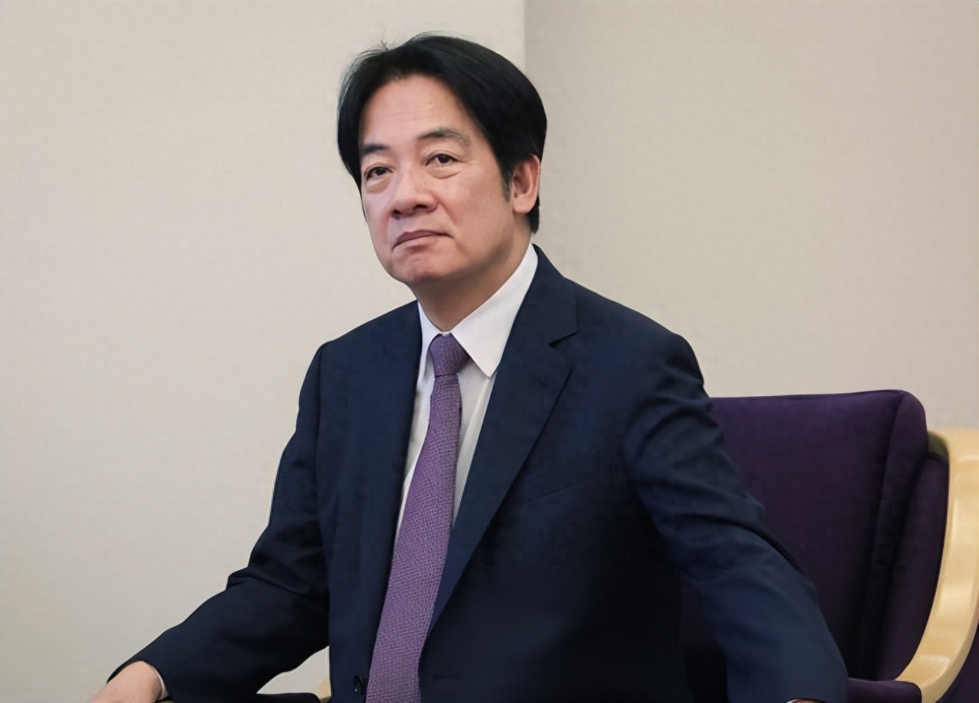 一架专机抵台，赖清德狂喜，转身却发现：大陆当天就接到美国电话