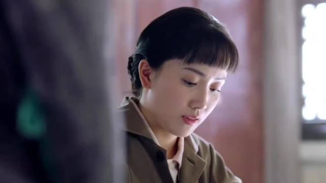 芝麻胡同:女人去登记被问到政治面貌，女人非常自信:瓜子脸 何冰刘蓓王欧