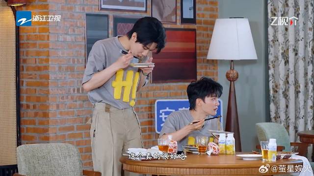 台州美食有多好吃？张真源边走边吃根本停不下来，馋得我流口水
