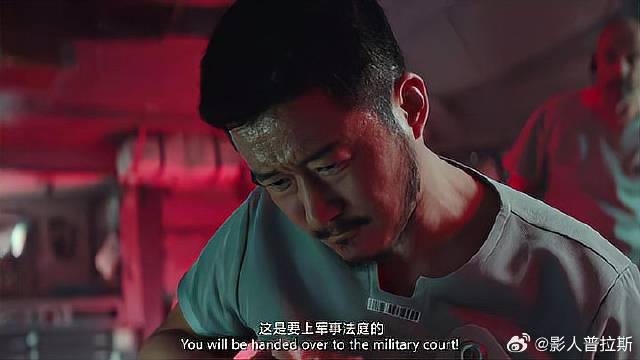 吴京过于担心儿子，直接破坏休眠装置，决定做件大事