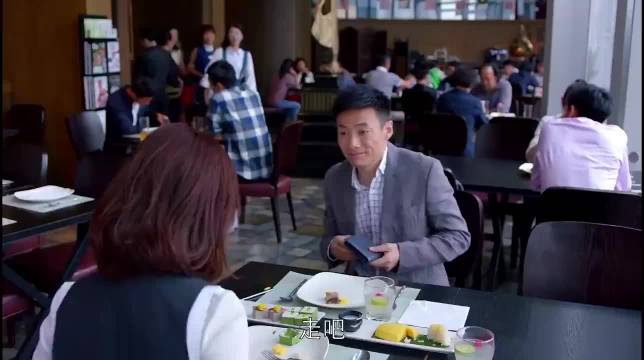 欢乐颂：关关同事被安迪一身名牌惊呆了，关关都懵了