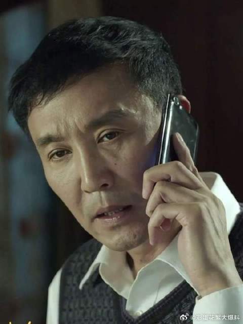 难道这信访办的窗户要镶金了